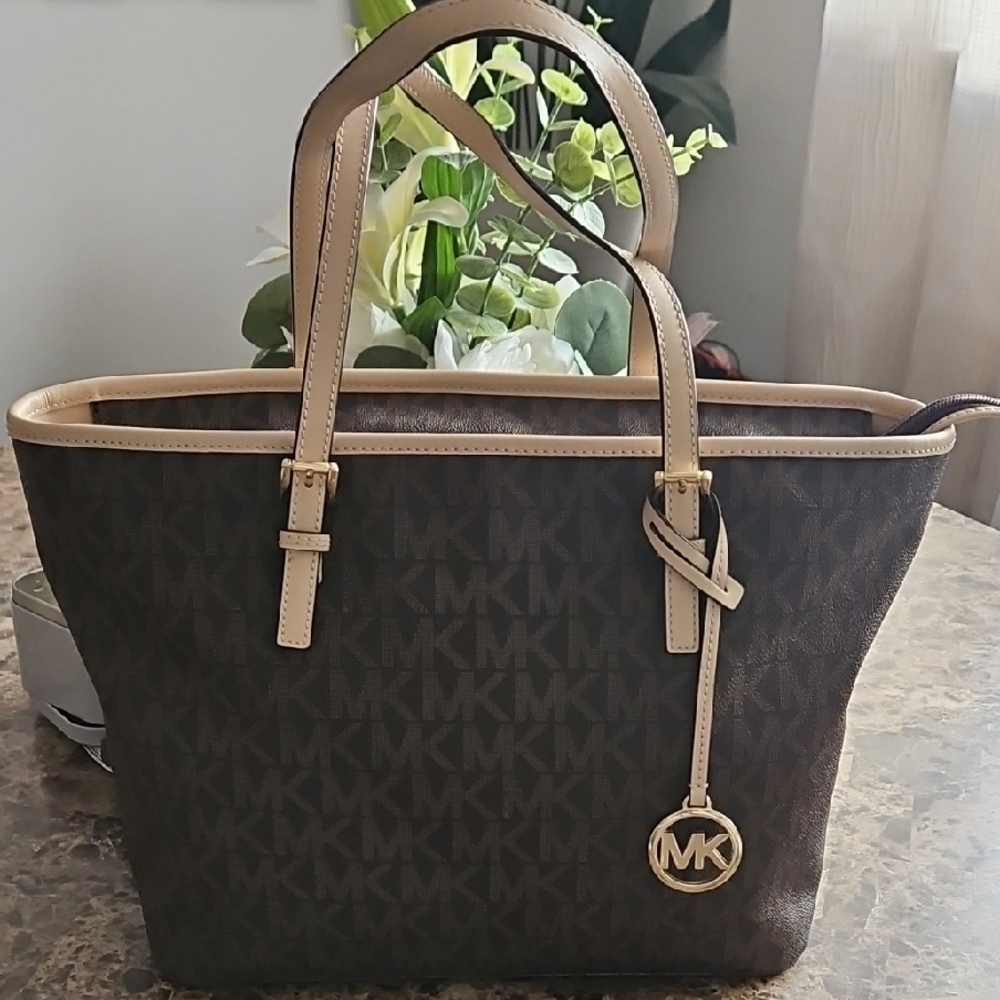 Michael Kors Beige/Brown Signature Coated Canvas and Leather Jet Set Tote - EUC